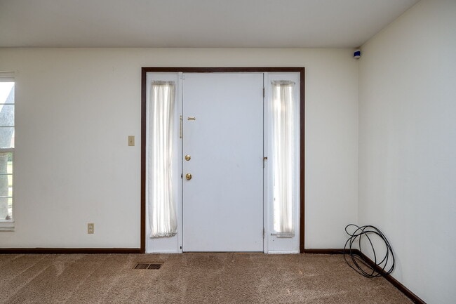 Building Photo - 2215 Barclay Ct