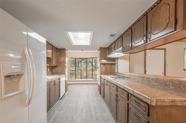 Building Photo - 2712 Chimney Rock Rd