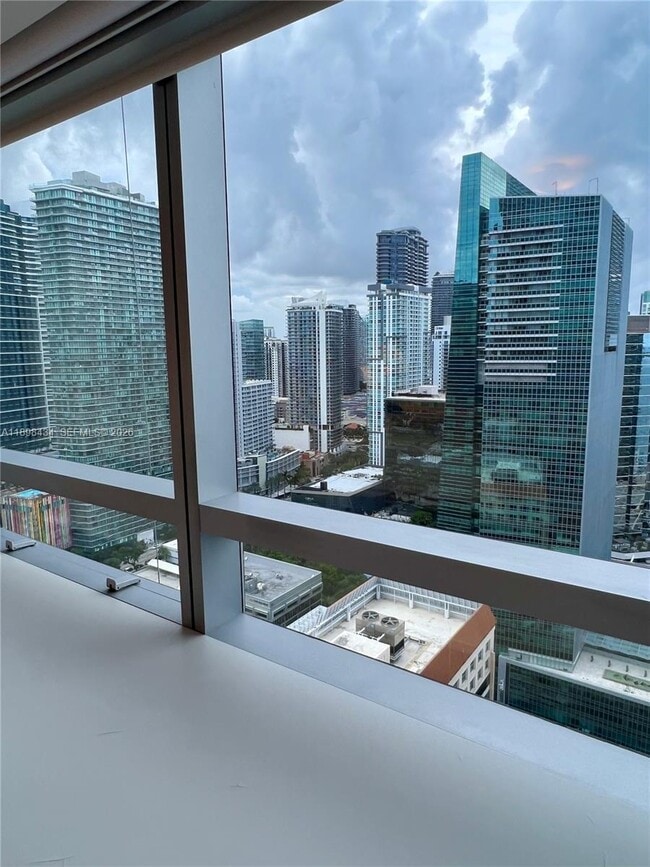 Building Photo - 1435 Brickell Ave