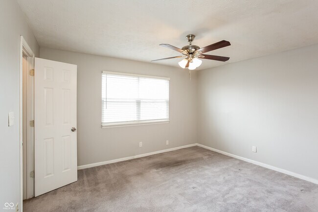 Building Photo - 607 Woods Crossing Dr