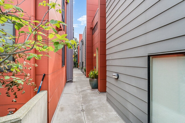 Building Photo - 1816 11th Ave