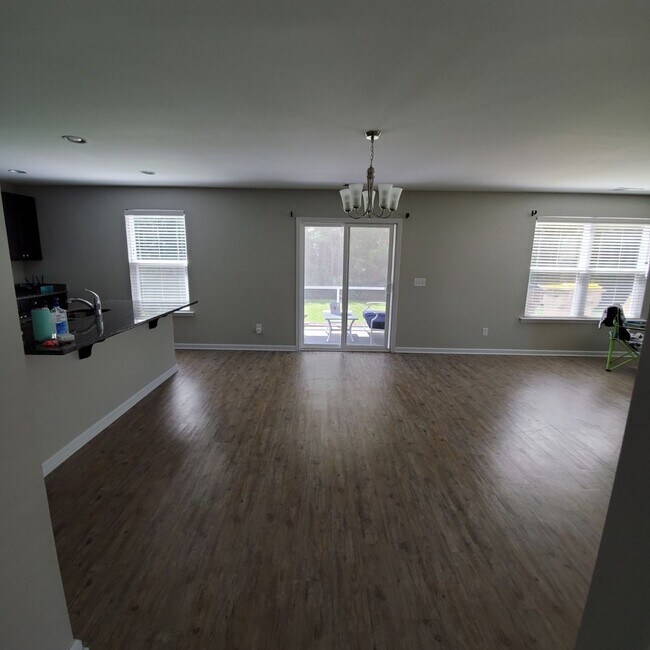 Building Photo - 121 Tupelo Way