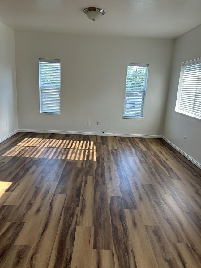 Living Room - 1545 420 W