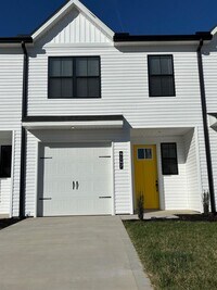 Building Photo - Knoxville 37920 - 3 bedroom 2.5 bath - cal...
