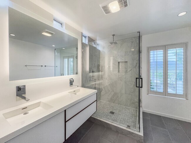Building Photo - Stunning 3B/3BA House in Del Mar!