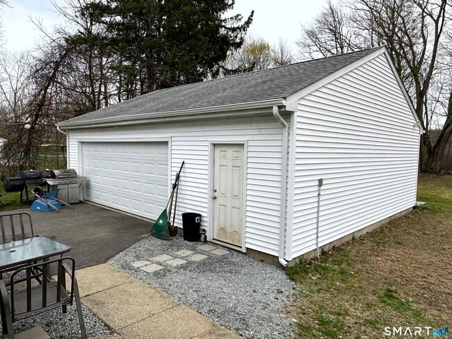 Building Photo - 320 Halls Hill Rd