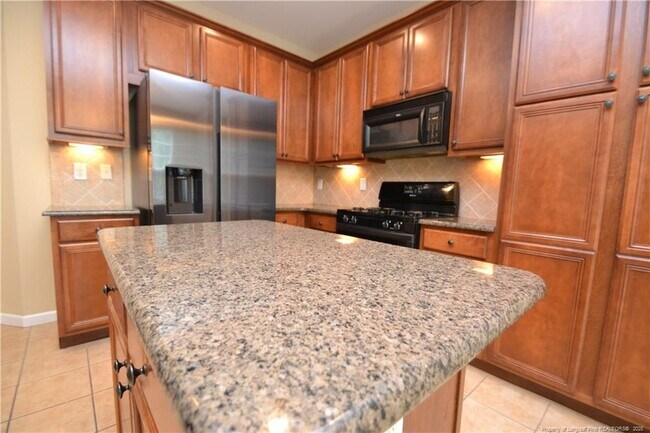 Building Photo - 118 Brookview St