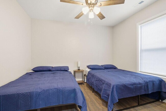 Building Photo - 810 Carson St