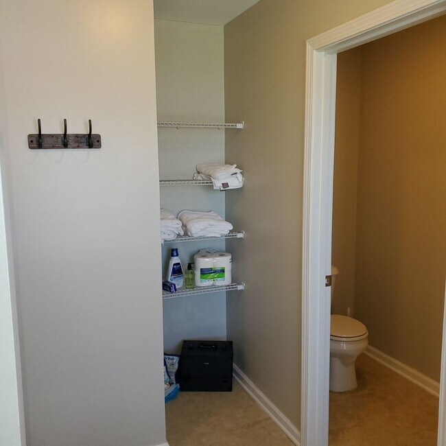 Building Photo - 121 Tupelo Way