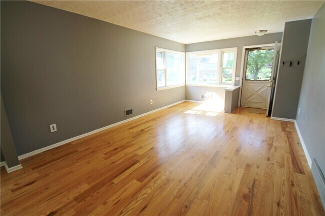 Building Photo - 45 Brighton Park