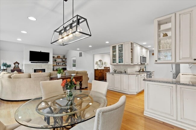 Building Photo - 40 Williamsburg Rd