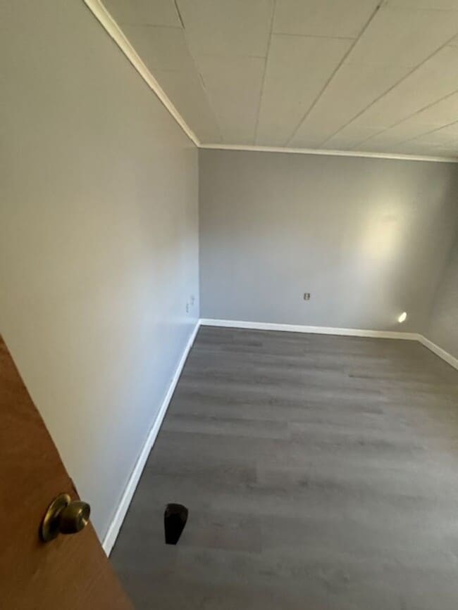 Building Photo - 3 Bedroom