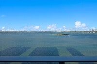 Building Photo - 700 NE 24th St