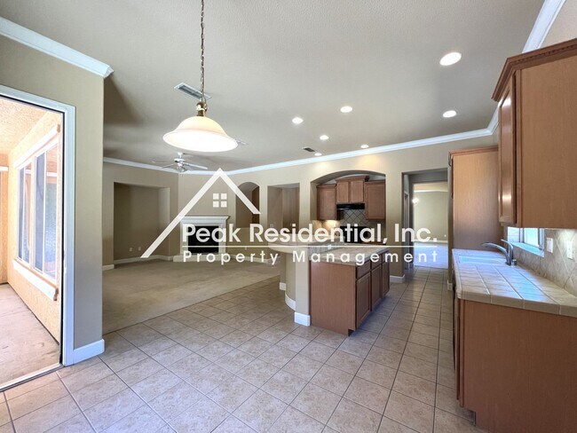 Building Photo - Spacious Anatolia 6bd/3.5ba Home with 5 Car Garage