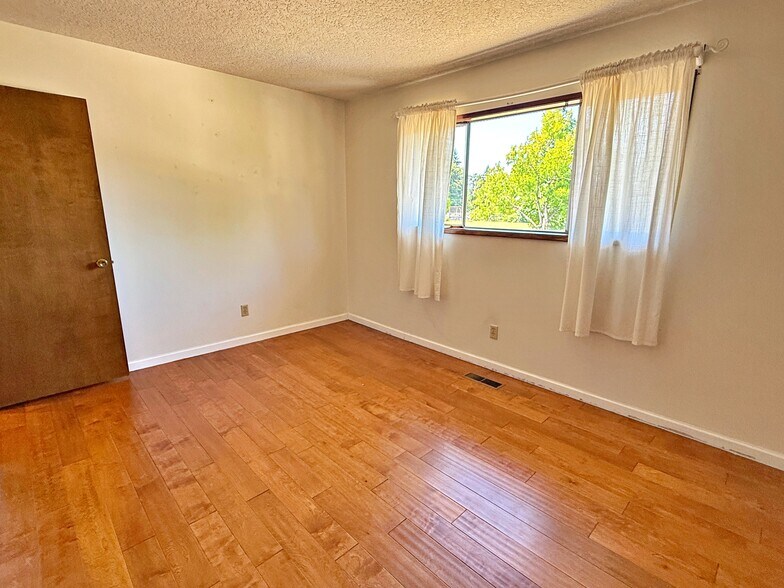 Building Photo - 2746 SE 73rd Ave