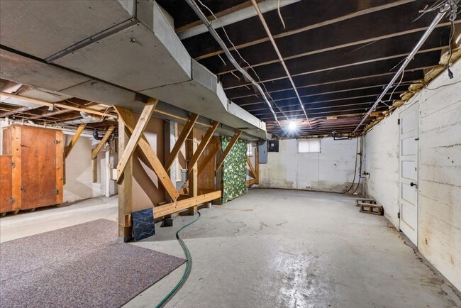 Building Photo - 7325 Sutherland Ave