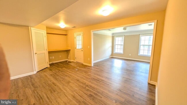 Building Photo - 211 Shirley Square SE