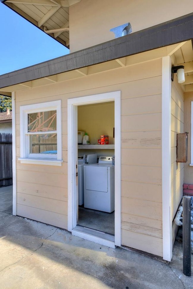 Laundry Services - Redwood Manor Apartments