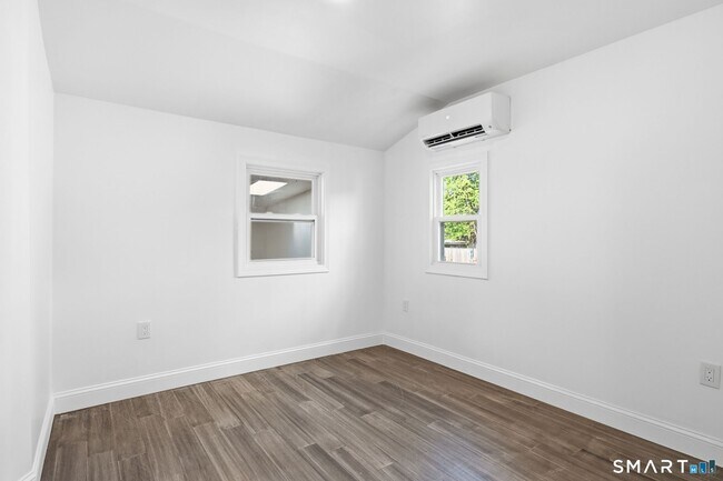 Building Photo - 52 4th St
