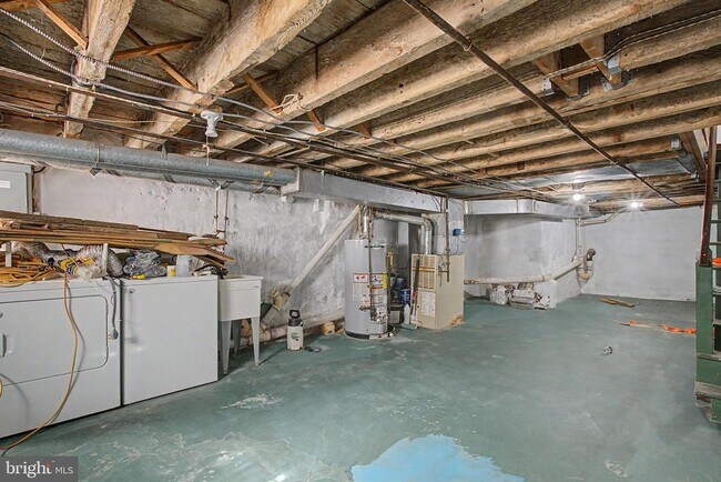 Building Photo - 915 N 6th St