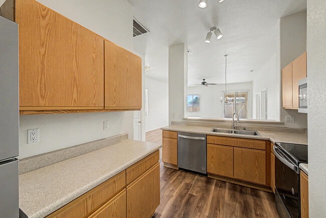 Building Photo - 16489 N Oachs Dr