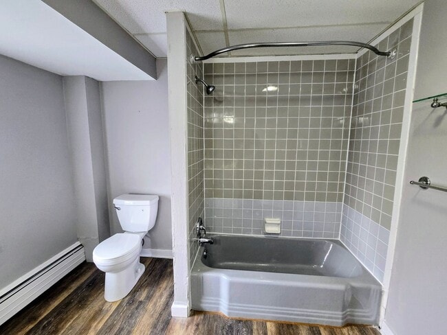 Building Photo - 419 Front St