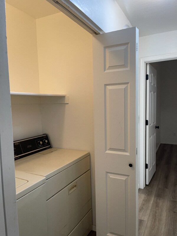 Building Photo - 515 E 6th St