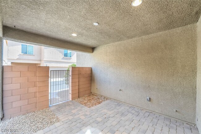 Building Photo - 9614 Vega Carpio Ave