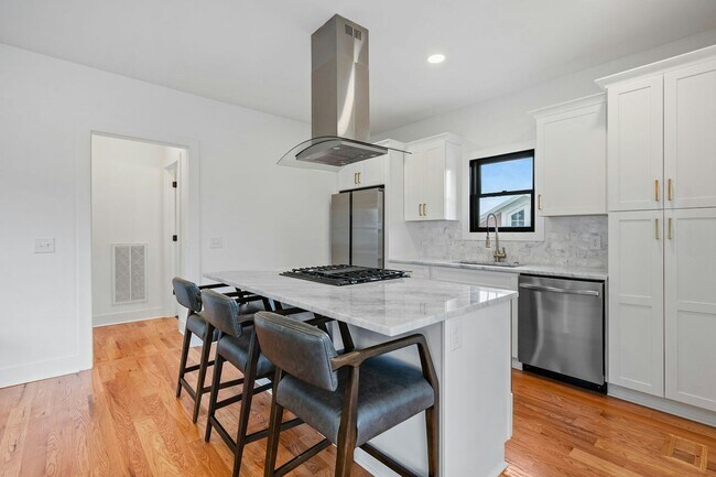 Building Photo - 1258 1st Ave S