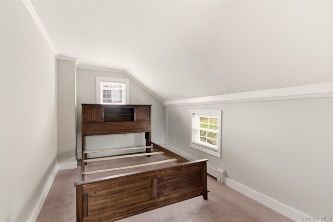 Building Photo - 327 W Neck Rd