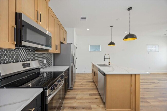 Building Photo - 8009 Cora St