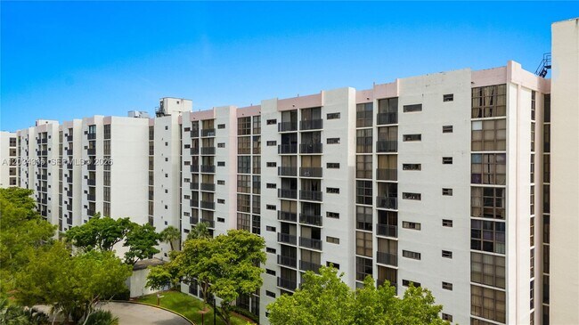 Building Photo - 17021 N Bay Rd