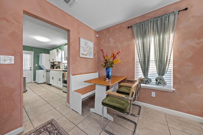 Building Photo - 738 Gabriel