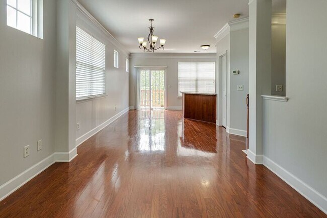 Building Photo - 531 St Jules Ln