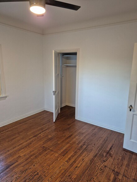 Smaller room closet - 861 N Alexandria Ave