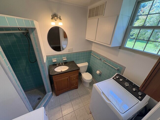 Building Photo - 831 Legare Rd SW