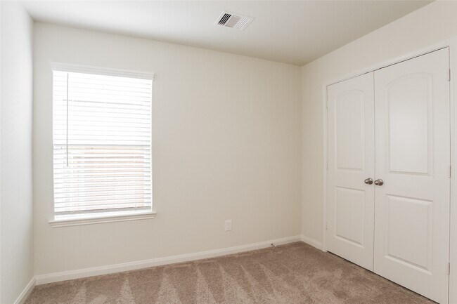 Building Photo - 27044 Leonardo Dr