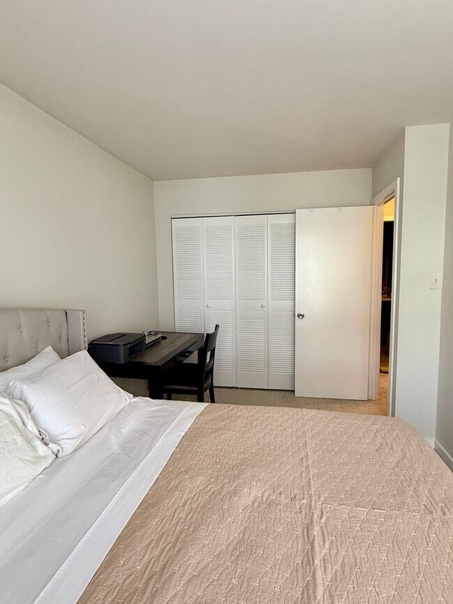 Building Photo - Modern Comfort in Sought-After Gaithersburg