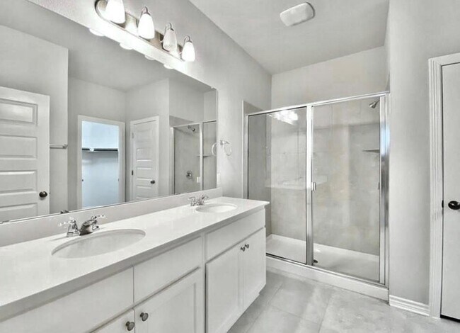 Building Photo - 816 Alta Wy