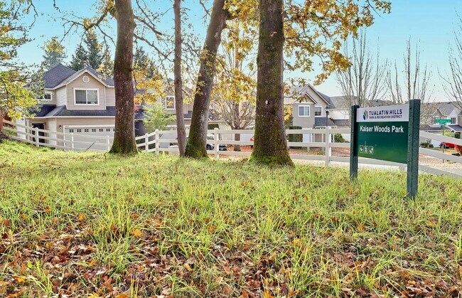 Building Photo - 6444 NW Starflower Dr