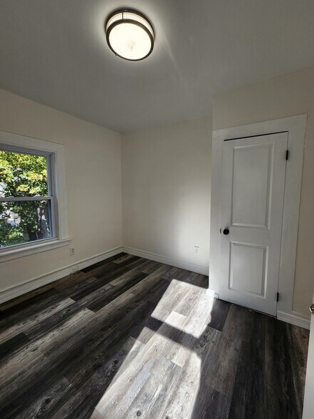 Building Photo - 92 Twiss St