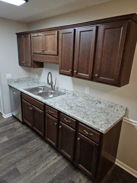 Building Photo - 101 Edgewood Dr