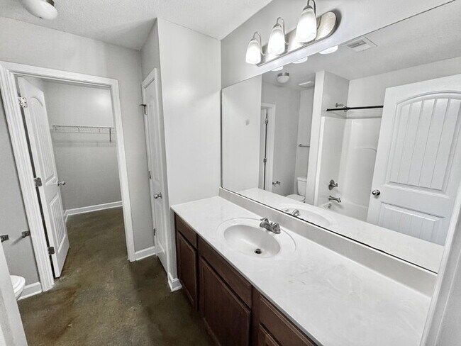 Building Photo - 3915 Jordan View Dr