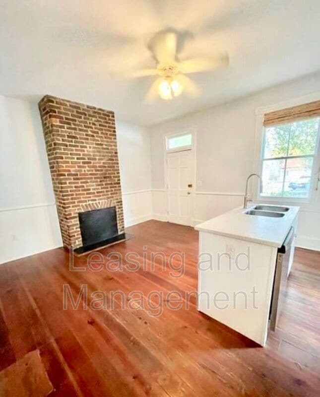 Building Photo - 25 Chapel St