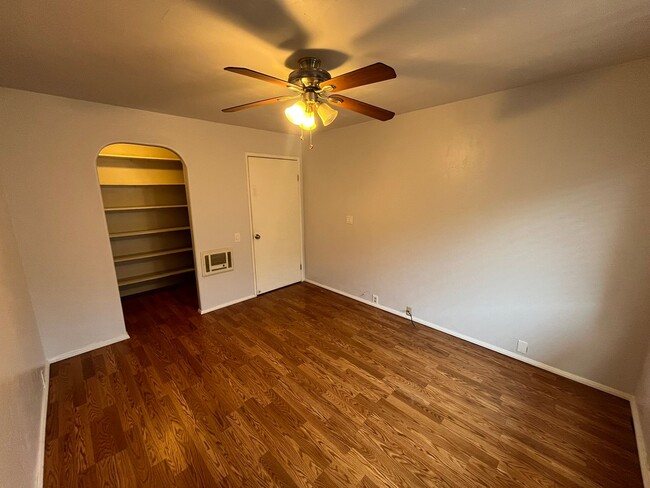 Building Photo - Cozy 1 Bedroom Condo with Walk-In Closet &...