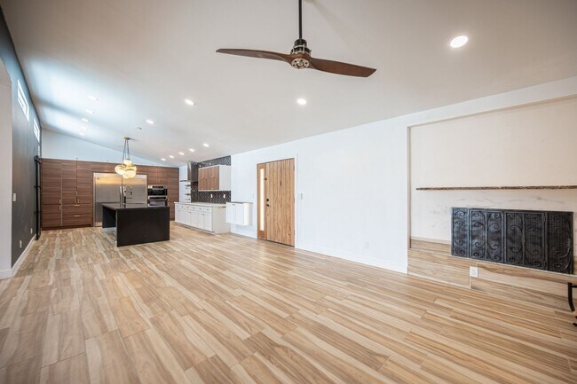 Building Photo - European-inspired Mid-Century Henderson Home!
