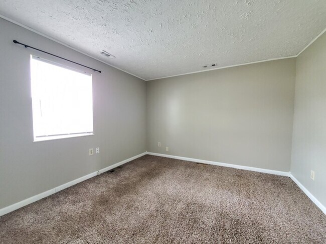 Building Photo - 1915 Little Ave