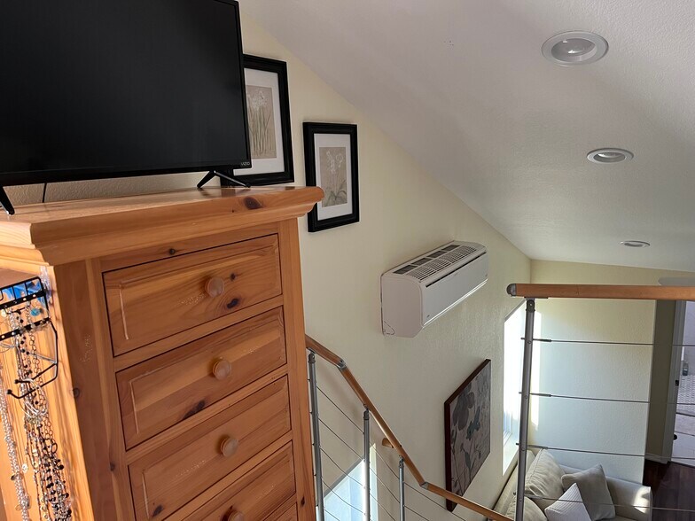 Building Photo - 6086 Palomar Cir