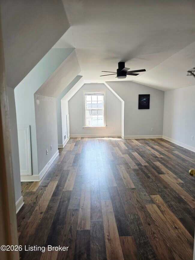 Building Photo - 11315 Top Walnut Loop