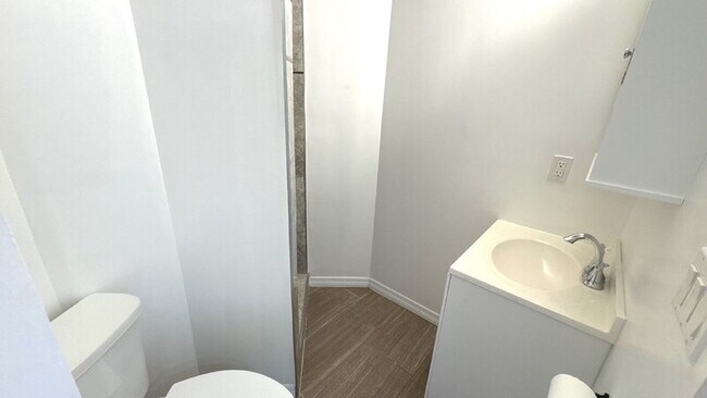 Building Photo - 215 N Wild Olive Ave